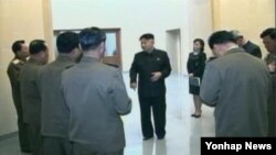 북한 조선중앙TV가 7일 실각한 것으로 알려진 장성택 국방위원회 부위원장의 모습을 삭제한 기록영화를 내보냈다.
