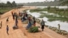 Le long de la rivière de Niamey, le 21 décembre 2017.
