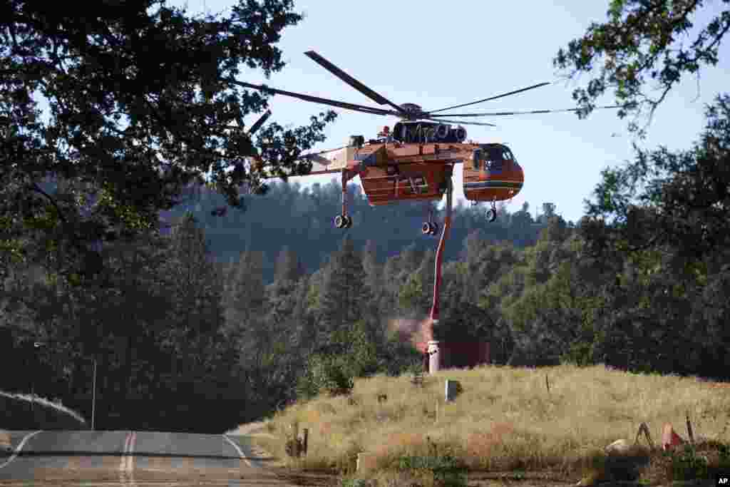 A helicopter reloads fire retardant as firefighters continue to battle the Rim Fire in Tuolumne City, California, August 26, 2013.