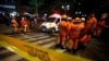 ARCHIVES - Des secouristes interviennent sur le site d'une urgence à Bogota, en Colombie, le 17 juin 2017. 