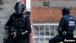 Des policiers belges déployés après une attaque terroristes à Bruxelles, Belgique, 4 juillet 2017.