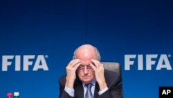 Photo d'archives: Joseph Blatter tient une conférence de presse après la réunion du Comité Exécutif de la FIFA à Zurich, Suisse, vendredi 20 mars 2015. 