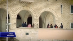 Arsimimi jashtë në rritje, kritikët shqetësim për rrjedhjen e trurit
