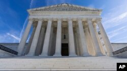Vrhovni sud u Washingtonu: Odluka označava najnoviju prepreku za države u stalnom sukobu s vladom SAD-a oko toga ko bi trebao kontrolirati ogromne dijelove Zapada i ogromne količine nafte i plina, drveta i drugih resursa koje sadrže.