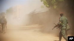 L'armée malienne et la Minusma poursuivent les recherches pour retrouver les auteurs de l'attaque de vendredi, attribuée au Mujao (AP)