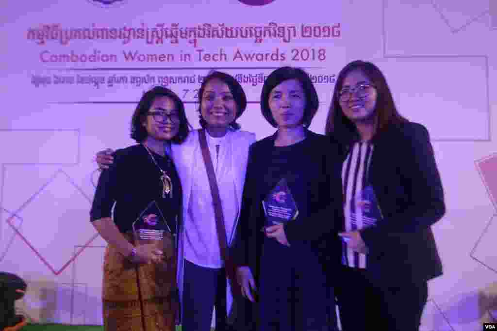 Three women in tech are awarded in “Cambodia Women in Tech 2018” Award and Keo Kounila, Managing Director of Redhill. From the left, Chan Penhleak received Cambodian Woman ICT For Community Award, Fat Si Em, Transport Planning & Optimization Manager, received an anward of Cambodian Woman ICT Engineer Award and Long Leakhena, co-founder of Joonaak Delivery, received an award of Cambodian Woman ICT Entrepreneur Award. (Tum Malis/VOA Khmer)