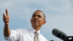 Presiden Barack Obama hari Kamis memperingatkan Kongres bahwa rakyat AS bukanlah pion dalam permaianan politik (3/10). 
