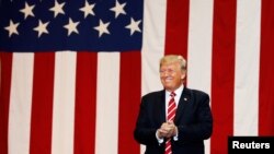 Presiden Amerika Donald Trump tiba dalam kampanye di Phoenix, Arizona, 22 Agustus 2017.