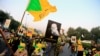 На израелските граѓани им е забрането да патуваат во Ирак, бидејќи државата е прогласена за непријателска. Таму, Катаиб Хезболах е една од најмоќните милициски групи поддржани од Иран.