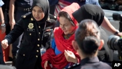 Rosmah Mansor, center, wife of former Malaysian prime minister Najib Razak, arrives at the country's Anti-Corruption Agency for questioning in Putrajaya, Malaysia, June 5, 2018.
