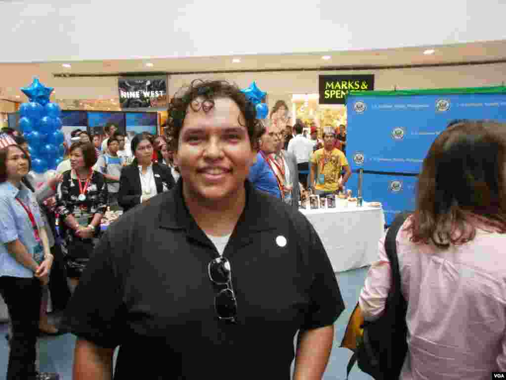 Tony Guzman, a 31-yr old American, voted early in California before arriving in Manila, Philippines. He voted for Obama and said &quot;His economic plan makes a lot more sense" and he likes his stance on social issues. (S. Orendain/VOA)