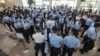 香港警察在苹果日报总部进行搜查并逮捕苹果日报高管。（2021年6月17日）