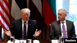 Presiden AS Donald Trump (kiri) dan Menteri Pertahanan AS (kanan) James Mattis.