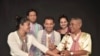 ក្រុម​សិល្បករ «រថយន្ត​តន្ត្រី​ទិព្វ​ខ្មែរ‍» របស់​អង្គការ​សិល្បៈ​ខ្មែរ​អមតៈ​។ ពីឆ្វេងទៅស្តាំ៖ អ្នកស្រី​ ថន សីម៉ា លោក ធុច សាវ៉ាង លោក អាន ចនផន អ្នក​ស្រី ម៉ែន ម៉ៅ និង​លោក ម៉ែន ម៉ាន់។ (រូបផ្តល់​ឲ្យ)