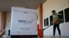 Dalam foto yang dirilis oleh Siam Bioscience, tampak seorang pekerja memuat vaksin COVID-19 buatan AstraZeneca yang diproduksi Siam Bioscience di pabriknya di Provinsi Nonthaburi, Thailand, 2 Juni 20219