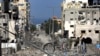 Gedung-gedung tampak rusak akibat serangan udara Israel di Kota Gaza, Senin, 23 Oktober 2023. (Foto: AP/Abed Khaled)