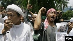 FPI melakukan demonstrasi pada hari Selasa menuntut pembatalan pemutaran film-film bertema LGBT yang diputar di Festival Q!
