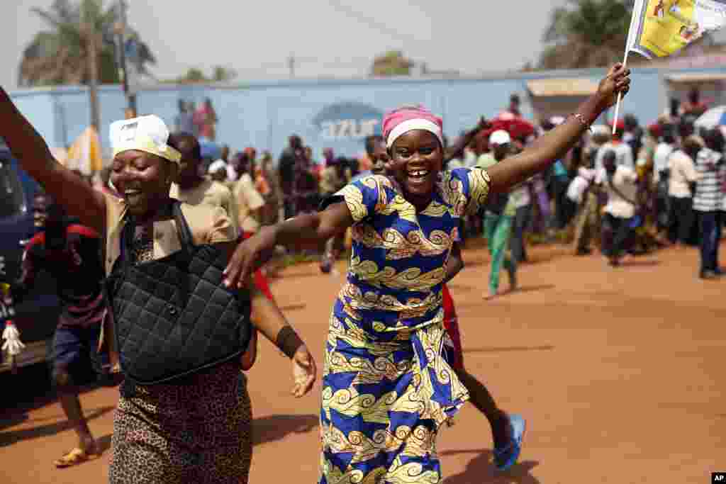People cheer at Pope Francis upon his arrival in Bangui.