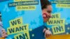 A Pro-EU supporter holds a placards during a 'Yes to Europe' rally in London's Trafalgar square, ahead of Thursday's EU referendum, in central London, June 21, 2016. 