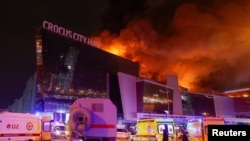 Пукање и експлозија во концертна сала во близина на Москва