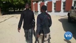 Les forces de sécurité sur les lieux où 317 élèves ont été enlevées