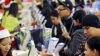 US Shoppers Crowd Stores on 'Black Friday'