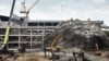 2025年3月28日缅甸强烈地震后，当时正在由中铁十局(泰国)负责施工兴建的泰国国家审计署新总部大楼倒塌。照片摄于曼谷JJ购物中心，2025年4月5日。(照片来源：Supanut Arunoprayote, Wikimedia Commons)