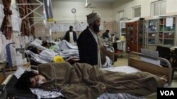 Seorang korban pemboman di rumah sakit Kandahar, Afghanistan (15/1).