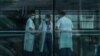 Des agents de la santé à l'hôpital Pompidou en France. (Photo: JOEL SAGET / AFP)