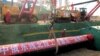 中国工人在黑龙江省黑河的中俄天然气管道工程工地上施工。（2019年10月16日）
