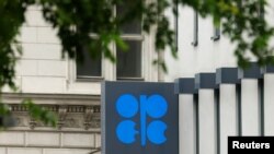 Le logo de l'Organisation des pays exportateurs de pétrole représenté à son siège à Vienne, en Autriche, le 30 mai 2016. 
