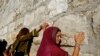 Zoom, Torah et coronavirus: le "clash" des rabbins sur la Pâque digitale en Israël