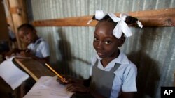 Des écolières du centre évangélique Bethesda en Haïti (24 juin 2015)