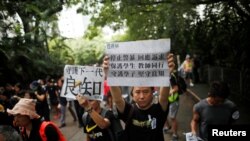 Teachers protest against the extradition bill during a rally organized by Hong Kong Professional Teachers' Union in Hong Kong, Aug. 17, 2019. 