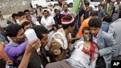 An injured tribesman loyal to Sheik Sadeq al-Ahmar, the head of the powerful Hashid tribe, is brought to a field hospital after being wounded in clashes with Yemeni security forces, in Sana'a, Yemen, June 1, 2011