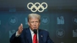 特朗普总统在白宫艾森豪威尔行政办公楼南苑礼堂签署行政命令，成立2028年洛杉矶奥运会工作组之前发表讲话。(2025年8月5日)