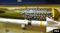 Contoh 'cluster bomb' alias bom rumpun.