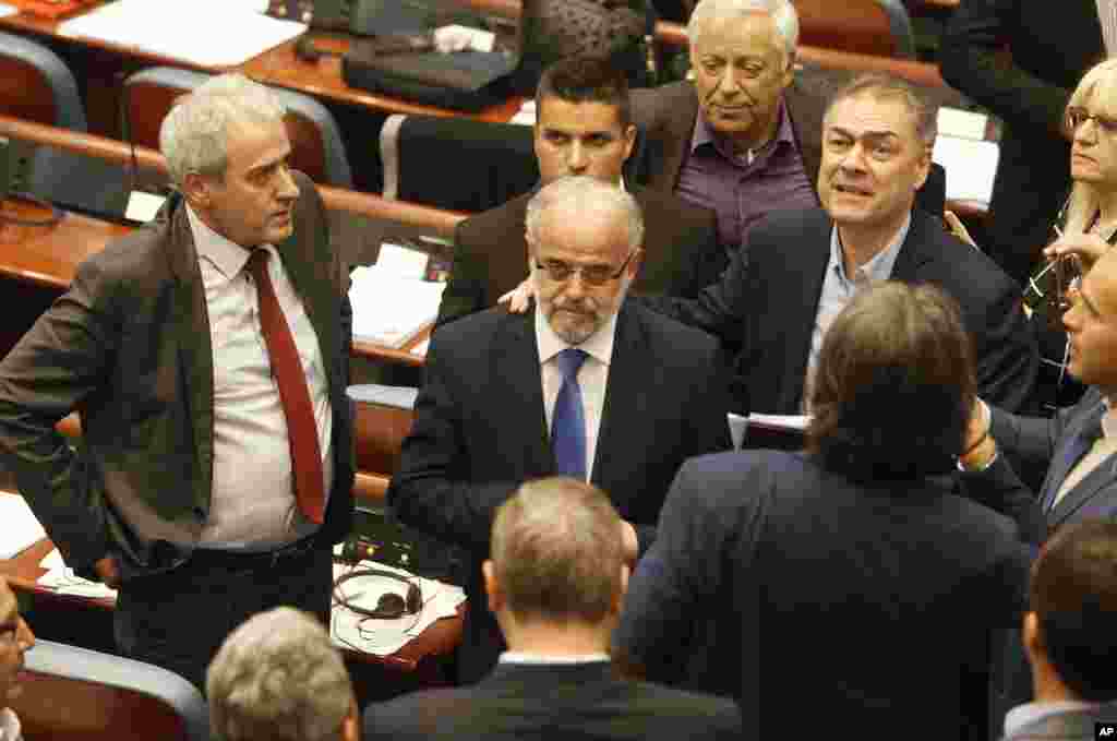 Talat Xhaferi daya daga cikin shugaban 'yan kabilar kungiyar 'yan Albaniya a Majalisar Skopje dake Macedonia, ranar 27 ga watan Afrilu shekarar 2017. 