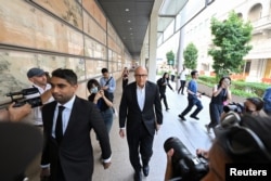 Mantan menteri perhubungan Singapura S. Iswaran tiba di Mahkamah Agung di Singapura, 24 September 2024. (REUTERS/Caroline Chia)