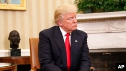 Trump dans le bureau ovale