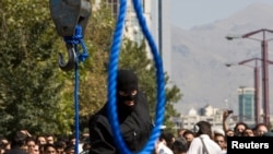 İran polisi Tehranda edam cəzası tətbiq etməyə hazırlaşır. 2 avqust, 2007. 