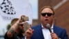 Les géants d'internet censurent le conspirationniste Alex Jones