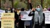 اعتراض کنندگان با یک صدا میگفتند که خون فرزندان شانرا نمی بخشند وگروگانان باید هر چه زودتر رها شوند.