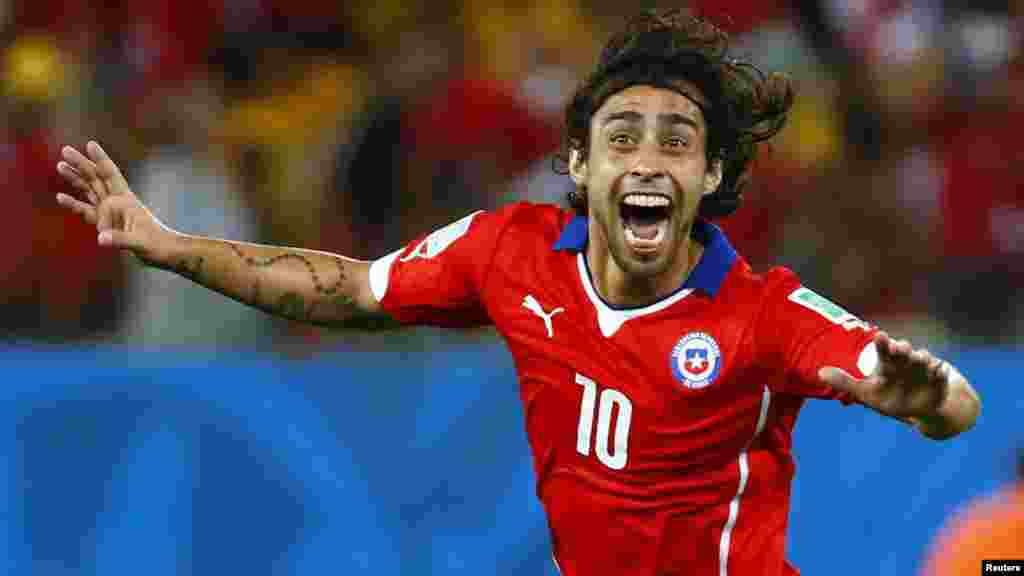 Chile's Jorge Valdivia celebrates a goal against Australia at the Pantanal arena in Cuiaba, June 13, 2014.