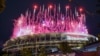 Kembang api menerangi langit di atas Stadion Olimpiade saat upacara pembukaan Olimpiade Tokyo 2020, di Tokyo, 23 Juli 2021. (Foto oleh Kazuhiro NOGI / AFP)
