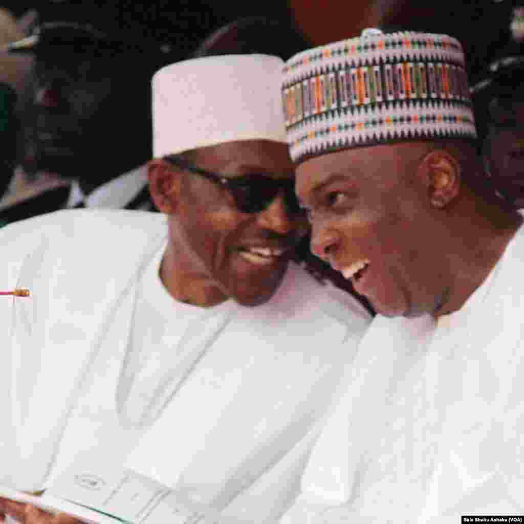 Shugaban Kasar Najeriya Muhammadu Buhari da Shugaban Majilisar Dattawa Sanata Bukola Saraki a bikin cika shekaru 55 da samun yancin kai