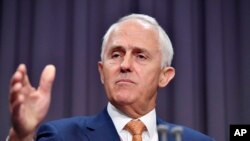 PM Australia Malcolm Turnbull memberikan keterangan terkait penerimaan pengungsi dari Australia di Gedung Parlemen, Canbera, Australia, 30 Januari 2017. (Mick Tsikas/AAP Image via AP) 