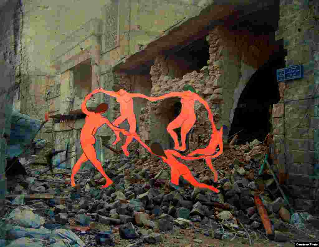 Perempuan yang membentuk lingkaran dalam lukisan karya Henri Matisse "The Dance" pada 1910, menari di atas puing-puing di jalan yang terbengkalai di kota Homs, Suriah.