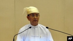 ပြုပြင်ပြောင်းလဲမှုသစ်မှာ စီးပွားရေး အသားပေးမယ်လို့ သမ္မတ ဦးသိန်းစိန် ကကြေညာထားပါတယ်။