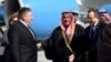 Menteri Luar Negeri AS Mike Pompeo disambut oleh Menteri Luar Negeri Bahrain Khalid bin Ahmed Al Khalifa setibanya di Bandara Internasional Manama di Manama, Bahrain, 11 Januari 2019.